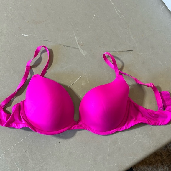 PINK Campus Push-Up - Picture 1 of 3